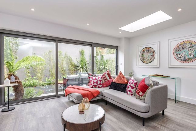 3 bed property for sale in Brighton Road, Surbiton KT6
