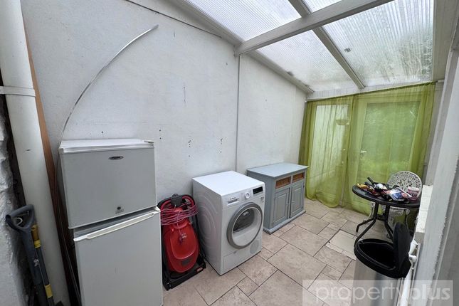 39, Lake Street, Rhondda Cynon Taff photo 4