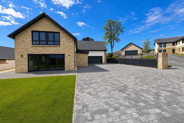 4, Lomond Gate, Hayhill Road, THORNTONHALL photo 2