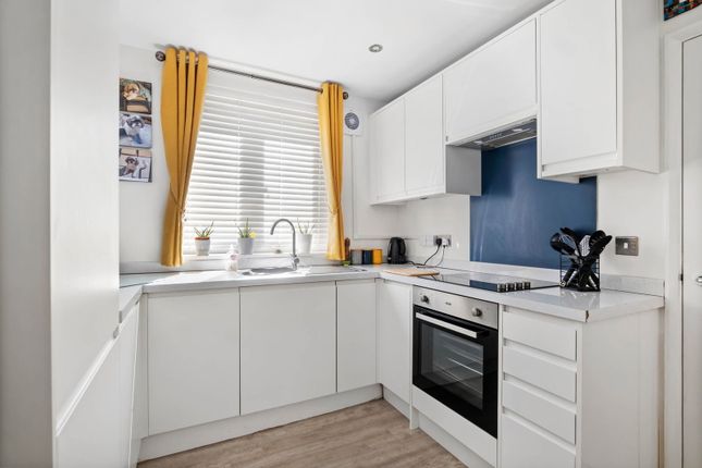 13, St. Catherines Vale, Worcester photo 2