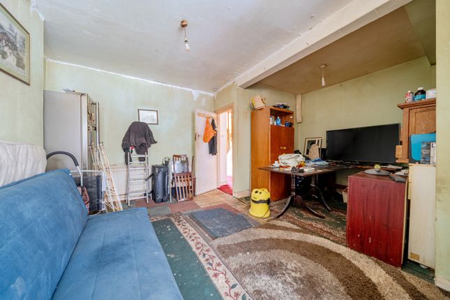 122, Queen Anne Avenue, Bromley photo 4