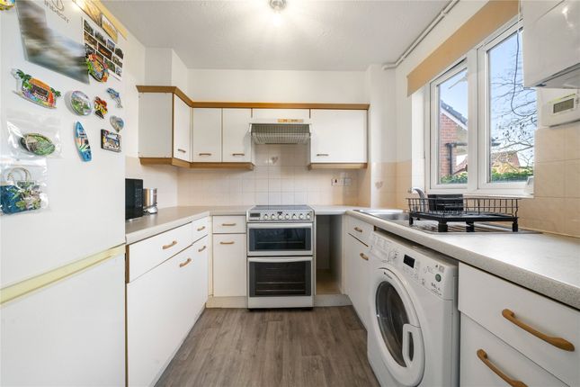 26, Parry Drive, Surrey photo 3