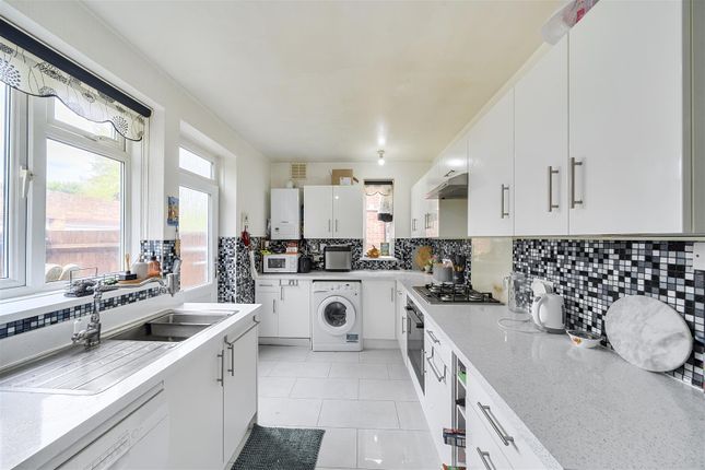 137, Tolcarne Drive, Pinner photo 3