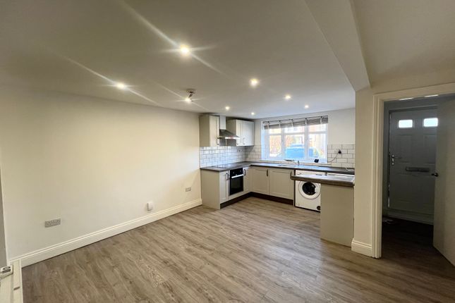 7, lucy Avenue, Leeds photo 3