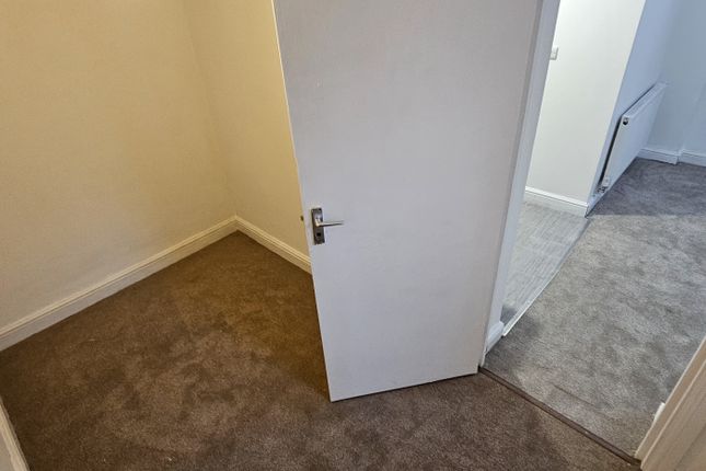 8 , Biscot Road, Luton photo 4