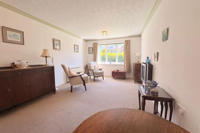 10, Lowry Court, Hyde photo 2