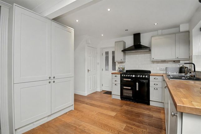 4, Glover Court, Middleton photo 3