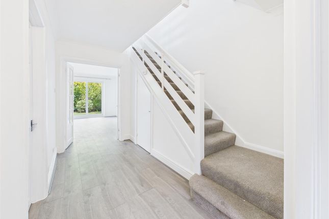 Park Lawn Road, Weybridge photo 4