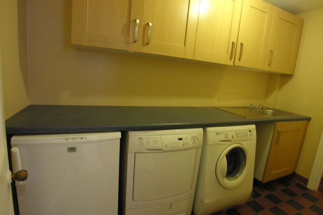 Terraced house to rent in Wantage Road, Reading