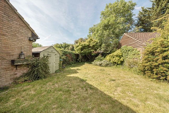 8, Gresham Road, Hampton photo 3