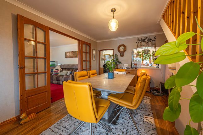 5 Elizabeth Row, Pontypool photo 4