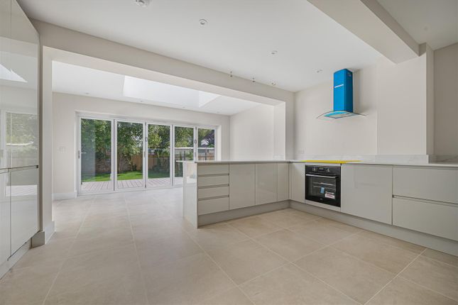 26, Hayes Wood Avenue, Hayes photo 2