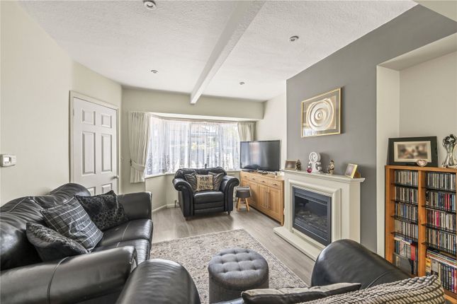 31, St Johns Road, Hanworth photo 4