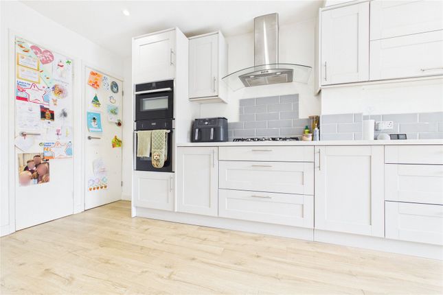 107, Meadow Way, Reading photo 4
