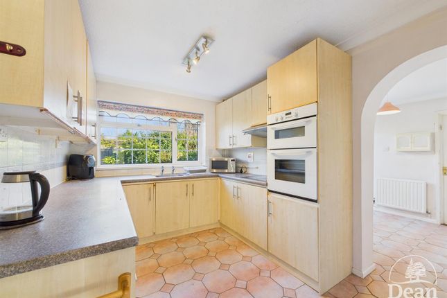 8, Orchard Close, Lydney photo 3