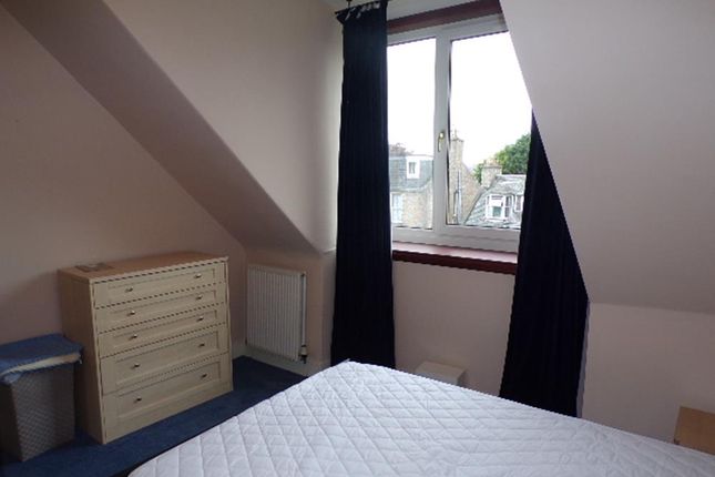 Flat to rent in Hardgate, Top Left