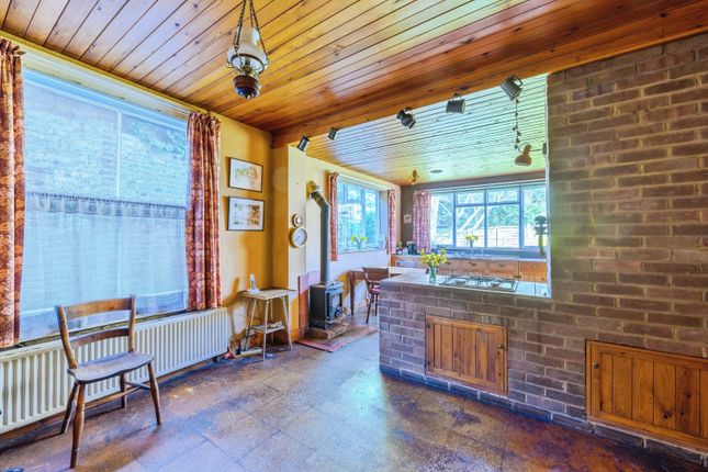 2, Brownlow Road, Surrey photo 3
