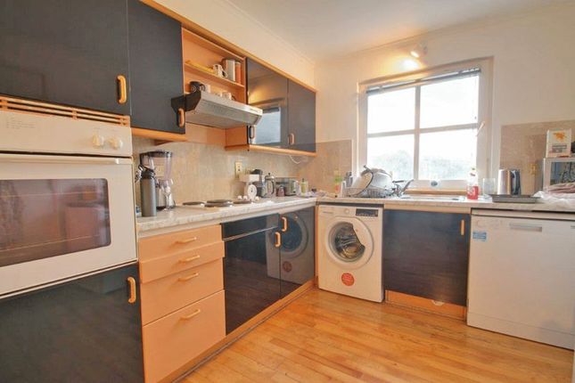 Room 4, 9, Royal Court, London photo 4