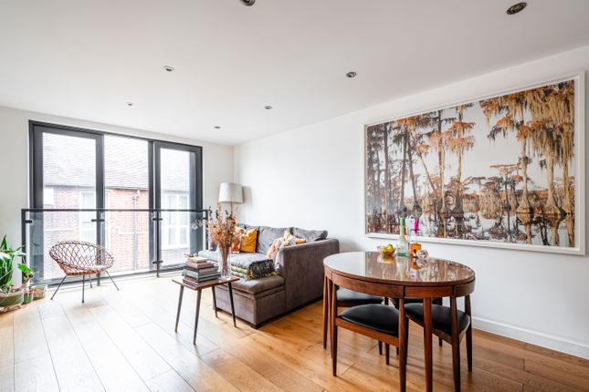 Flat for sale in Vyner Street, London