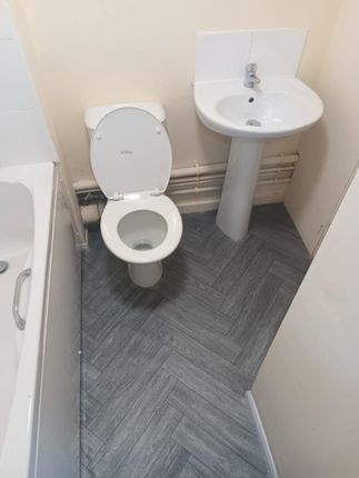 37, Hollydene, Kirkby photo 2
