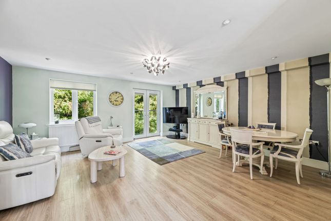 4 Hill View Mews, Frodsham photo 2