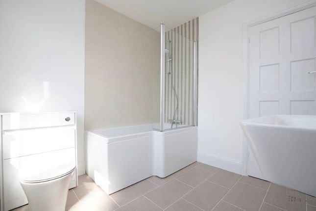 19, Woodford Green photo 3