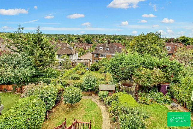 35, Abbots Gardens, London photo 3