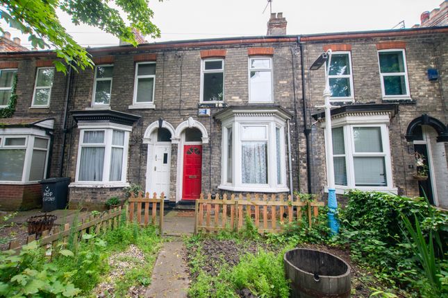 Thumbnail Terraced house to rent in Hop Grove, Chesnut Avenue, Hull