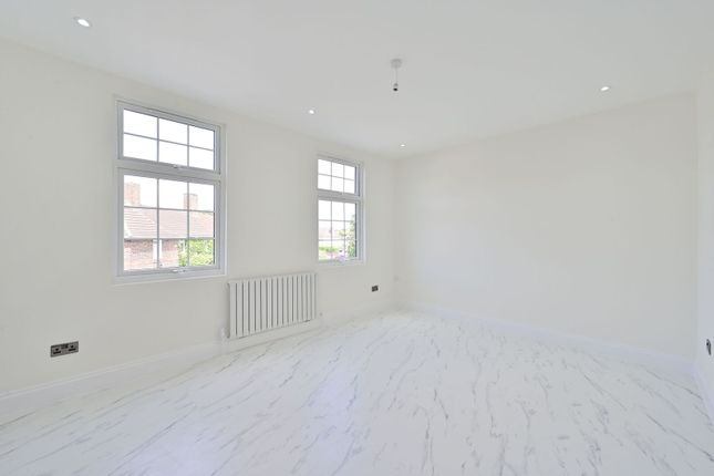 Cannon Hill Lane, Raynes Park photo 4