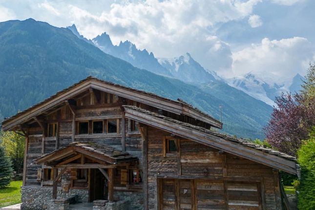 Chalet for sale in Chamonix-Mont-Blanc, Les Tines, 74400, France