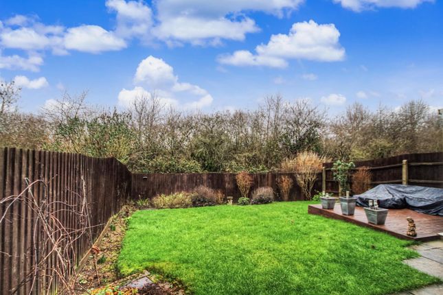 5, Burrows Vale, Northampton photo 4