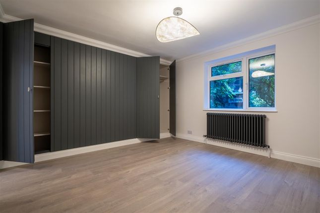 Flat for sale in Carroll Crescent, Ascot