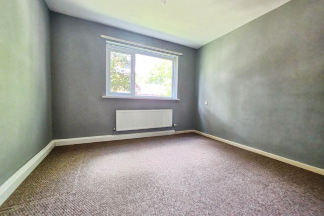 74, Mellor Way, Oldham photo 2