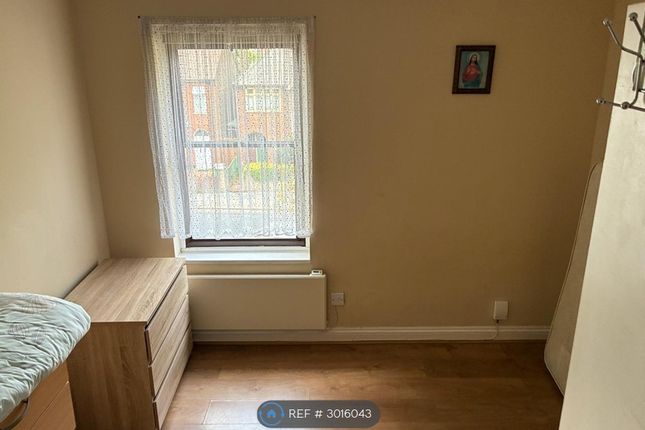 Hertford Court, B Vicarage Lane East Ham, London photo 4