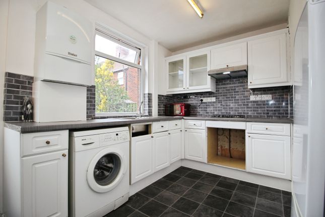 4, Pinewood Avenue, Wakefield photo 2