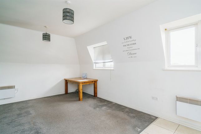 Flat for sale in Taverners Way, Hoddesdon