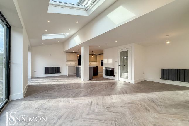 6, Greenside Drive, Bury photo 4