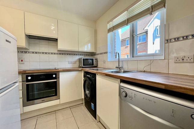 70, Granville Place, Pinner photo 3