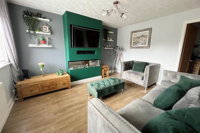48, Kimbolton Close, Manchester photo 4