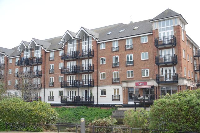 Parking/garage to rent in Brentford Lock, Brentford