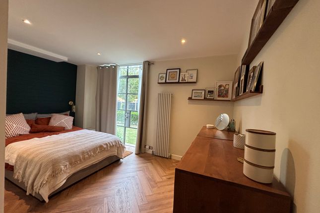 Flat 16, Rochford photo 2