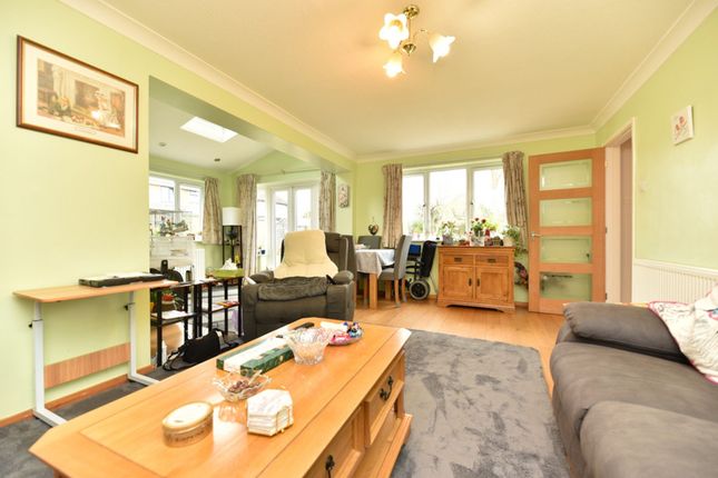 8 Osier Holt, Huntingdon photo 2