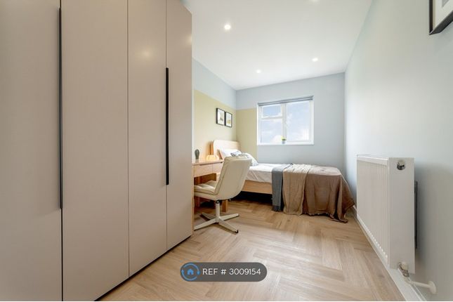 Hook Road, Epsom photo 4