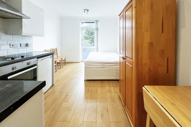 10 10, Manstone Road, London photo 3