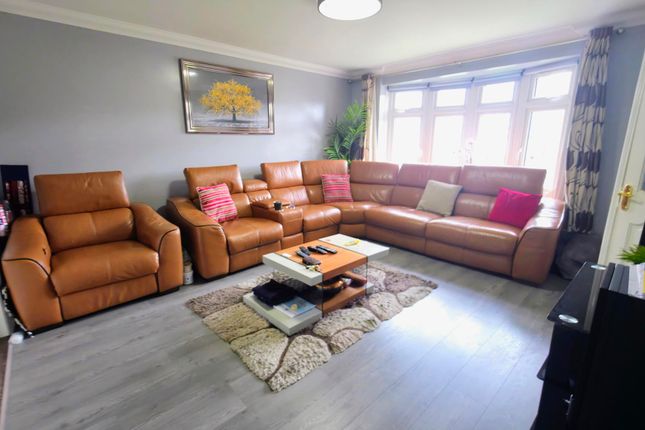 17, Trent, Tilbury photo 2