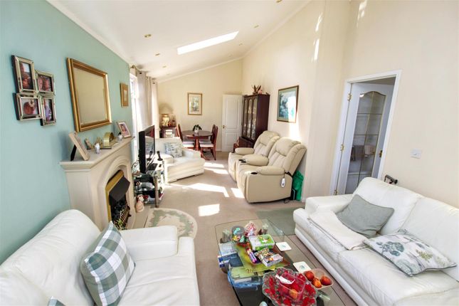 29 Second Avenue, Garston Park, Reading photo 2