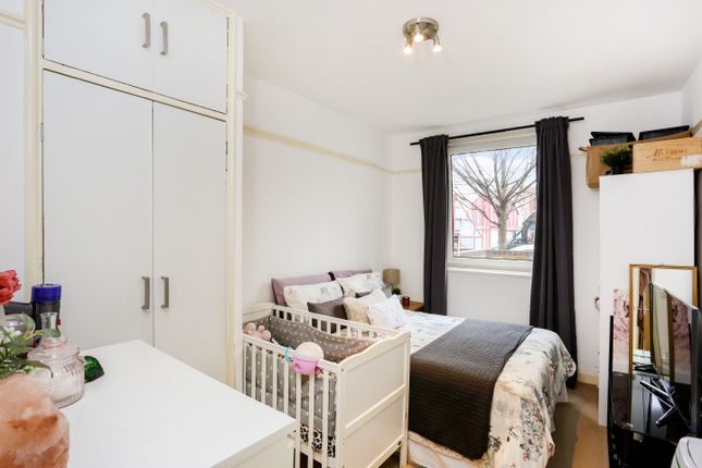 Flat 12, London photo 4