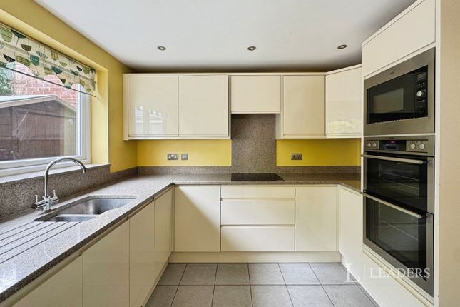 6, Valley Park Drive, Waterlooville photo 2