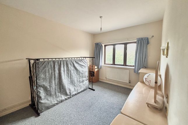 53, Milton Keynes photo 4