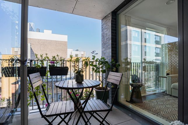 Flat 38, Wheelers House, 3, Ratcliffe Cross Street, London photo 3